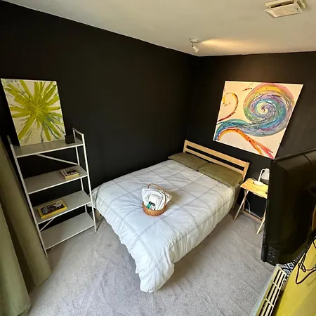 Mini With Private Patio And Free Parking بريستول
