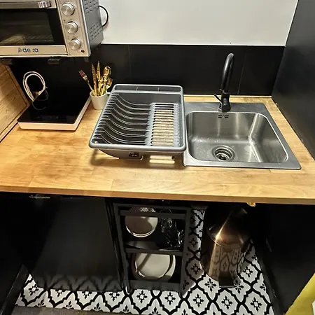 Mini With Private Patio And Free Parking