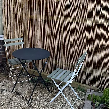 Mini With Private Patio And Free Parking *